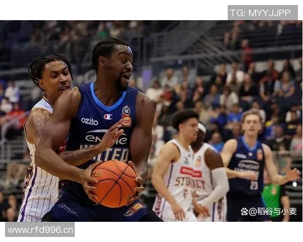 以中锋为核心打造全新战术体系提升球队进攻防守双重优势 以中锋为核心打造全新战术体系提升球队进攻防守双重优势